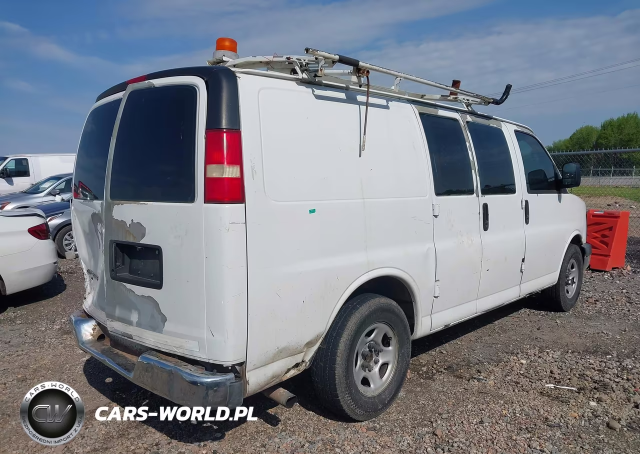 2008 Chevrolet Express Work Van VIN:1GCFG15X581225764 - 4