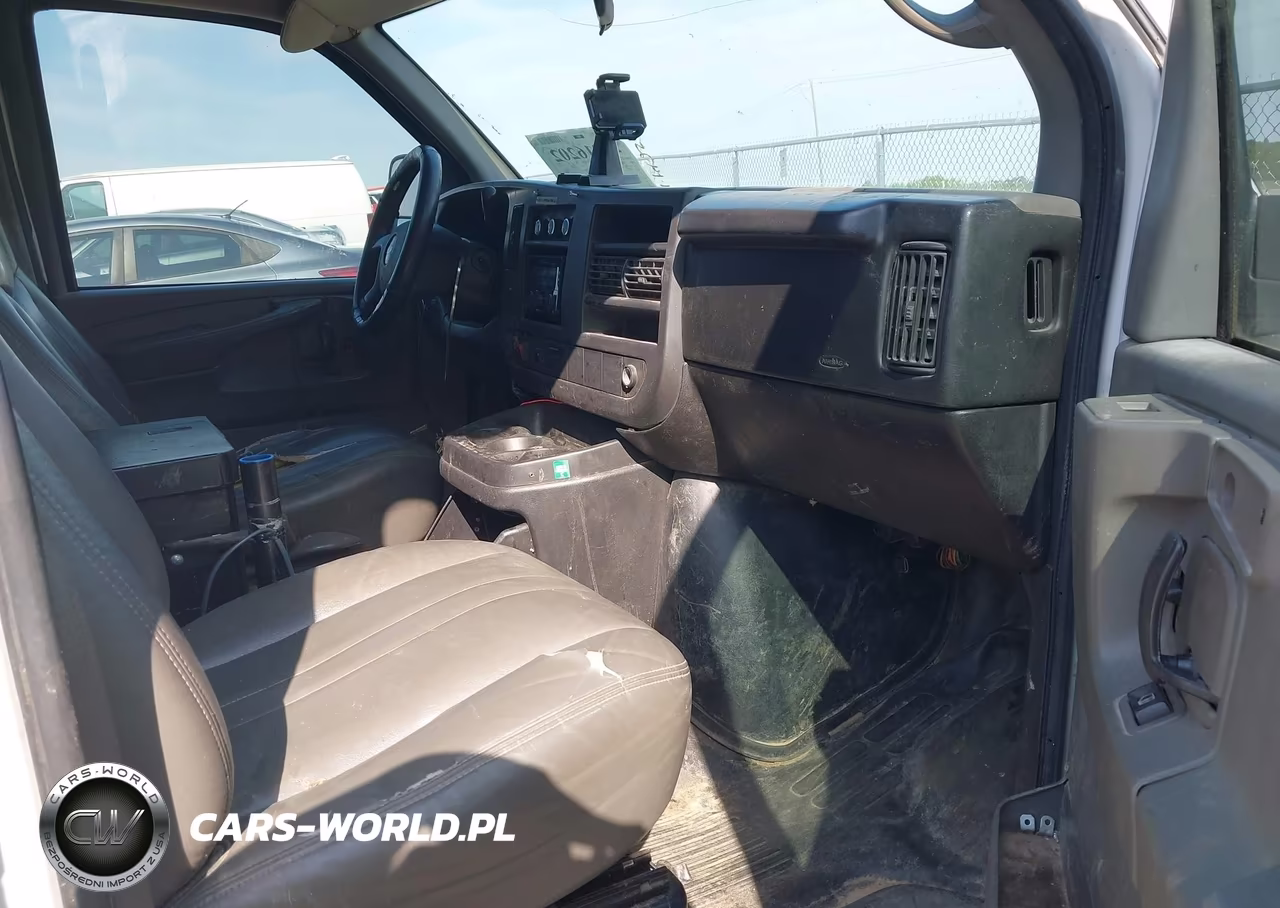 2008 Chevrolet Express Work Van VIN:1GCFG15X581225764 - 5