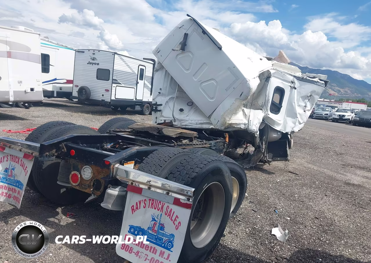2019 Freightliner Cascadia 125 VIN:3AKJGLDR0KSKH8966 - 4