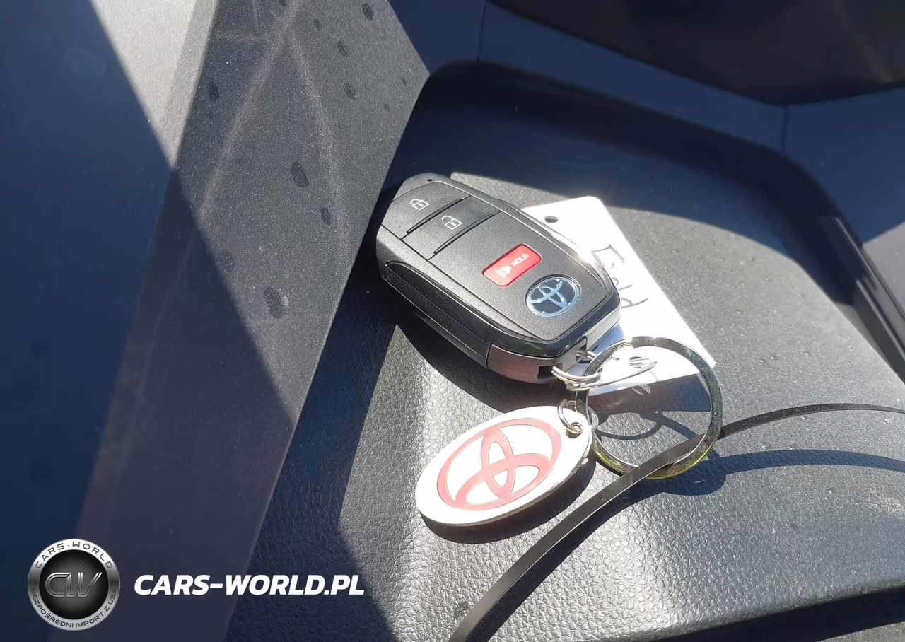 2025 Toyota Prius Xle VIN:JTDACAAU5S3051322 - 11