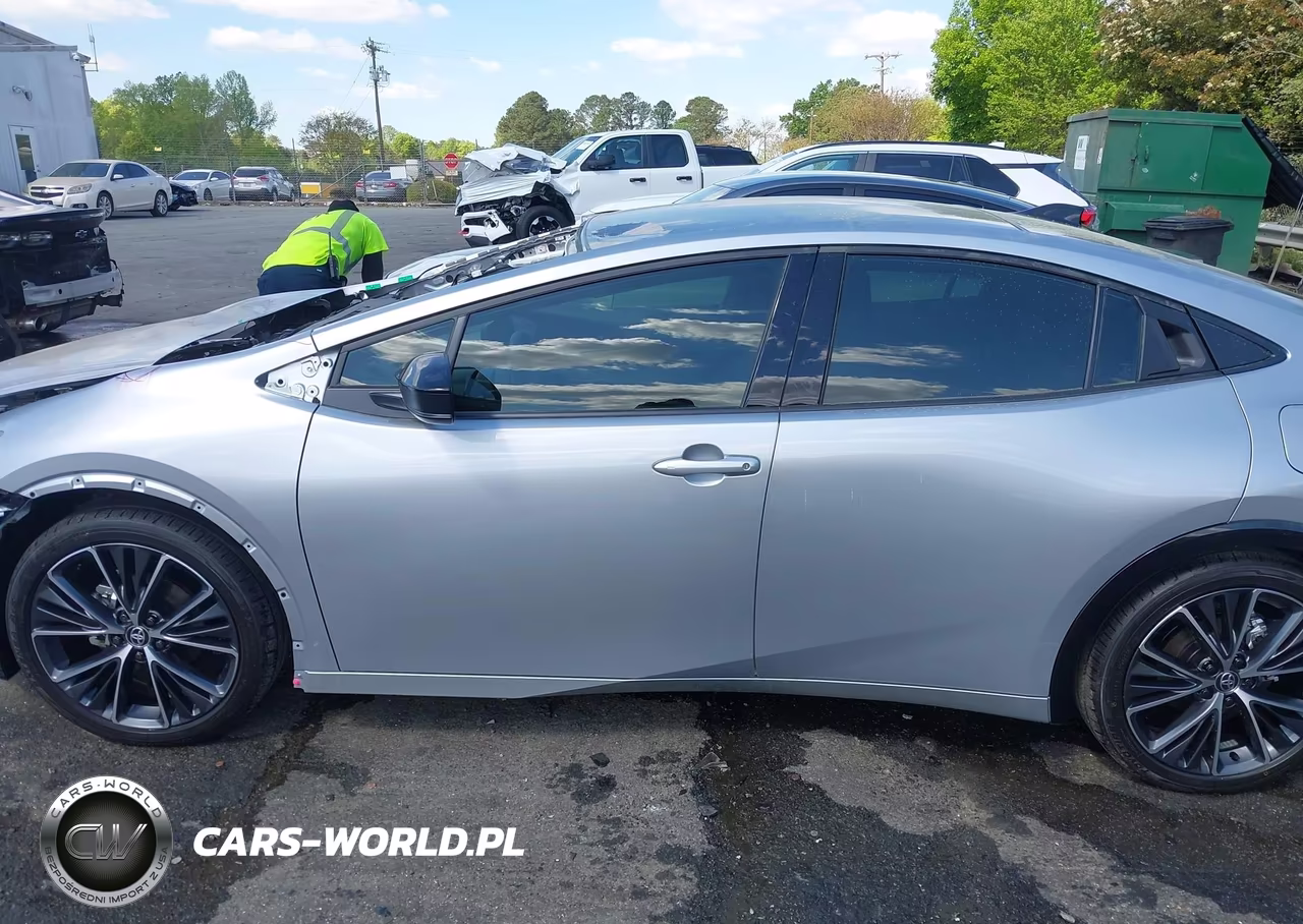 2025 Toyota Prius Xle VIN:JTDACAAU5S3051322 - 14
