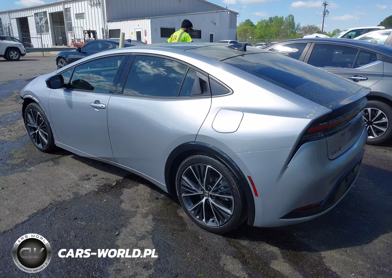 2025 Toyota Prius Xle VIN:JTDACAAU5S3051322 - 3
