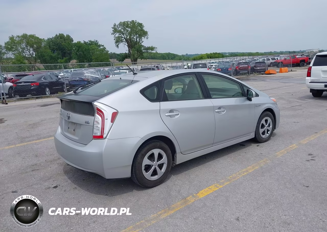 2013 Toyota Prius VIN:JTDKN3DU2D5608507 - 4