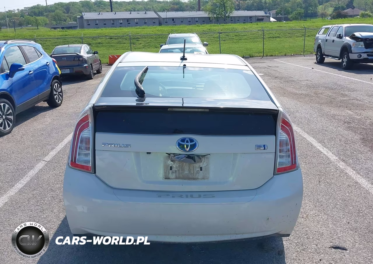 2015 Toyota Prius Four VIN:JTDKN3DU6F0413011 - 16