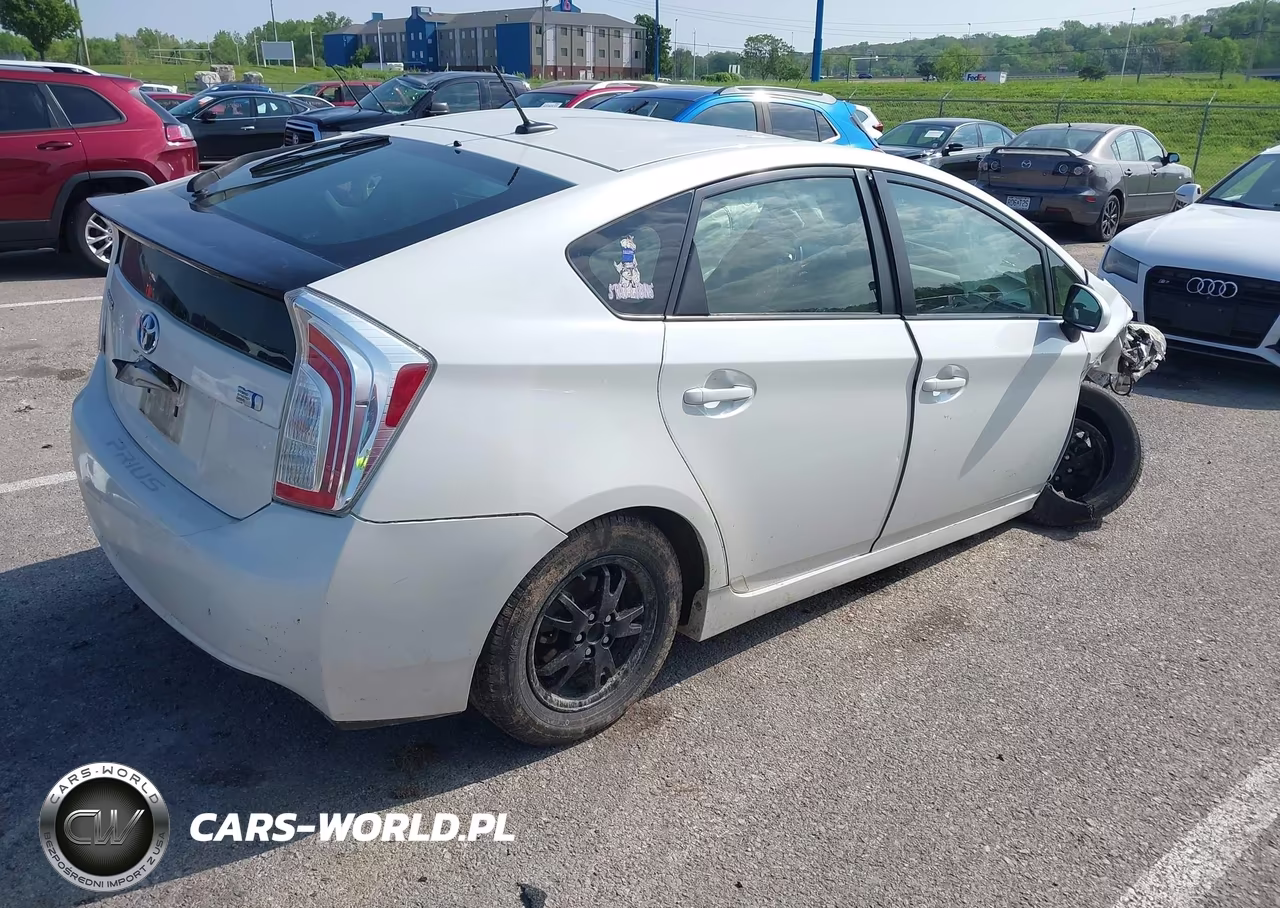 2015 Toyota Prius Four VIN:JTDKN3DU6F0413011 - 4