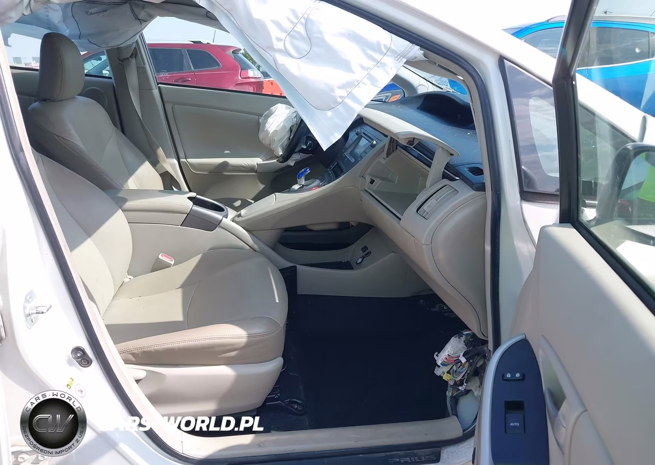 2015 Toyota Prius Four VIN:JTDKN3DU6F0413011 - 5