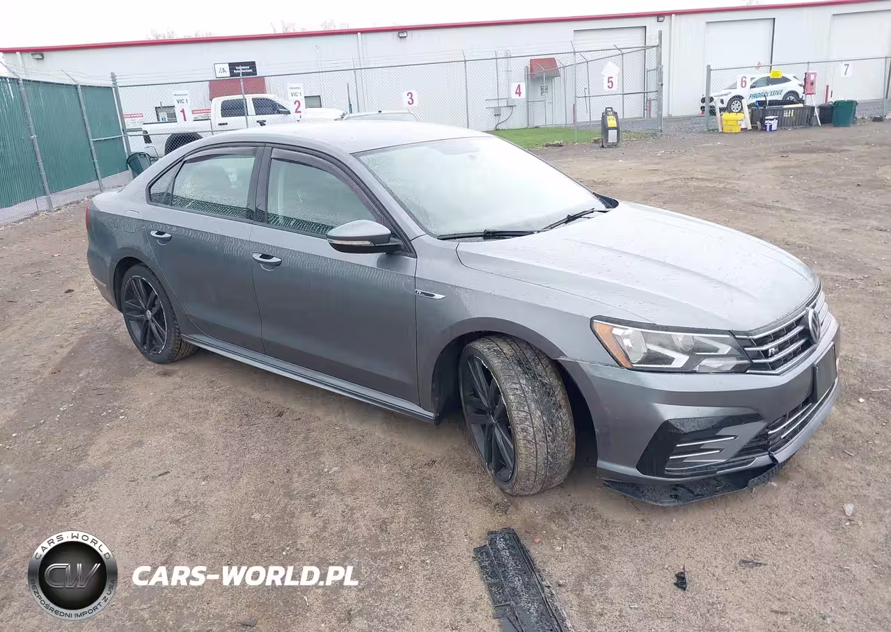 2018 Volkswagen Passat 2.0T R-Line-2.0T S