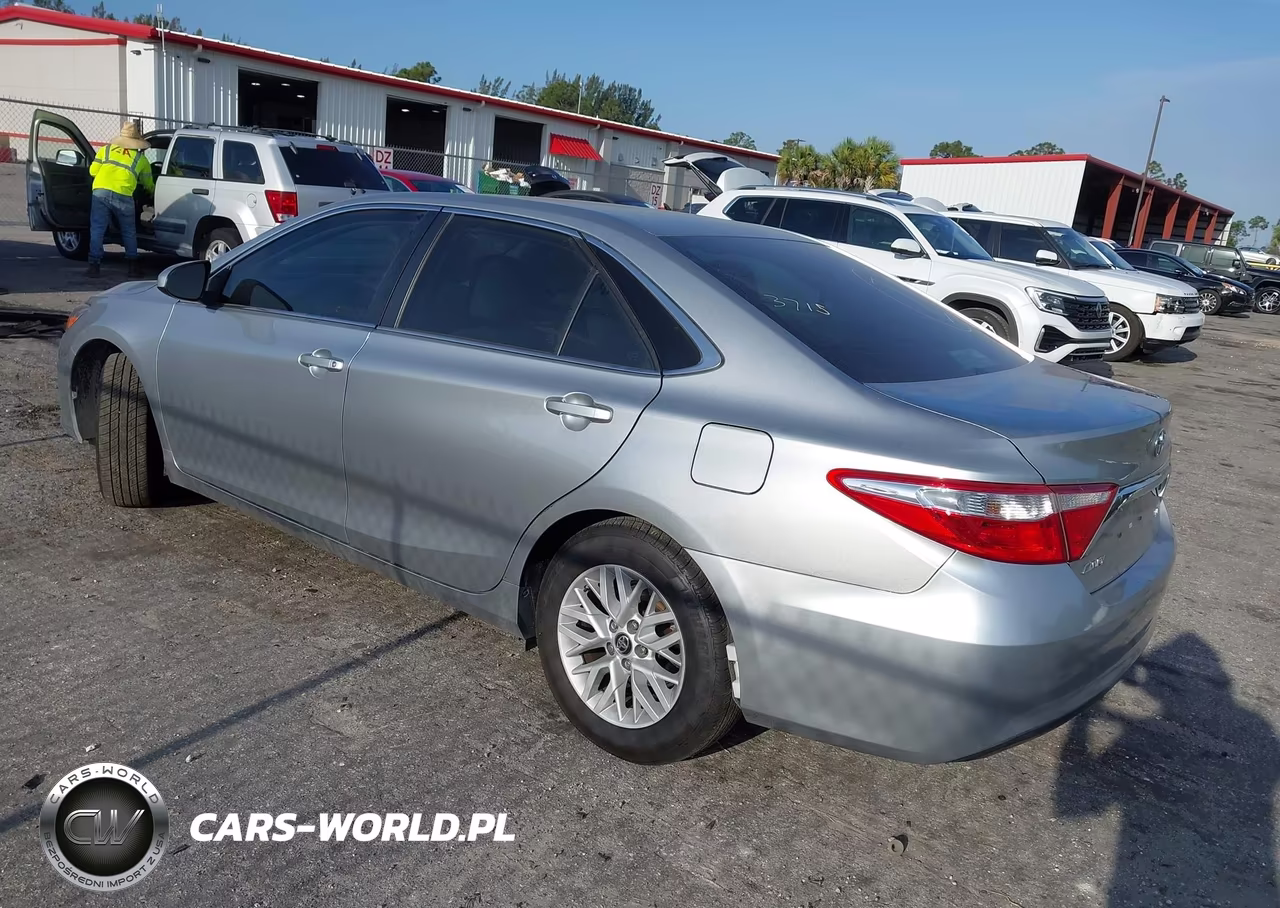 2017 Toyota Camry Le VIN:4T1BF1FK5HU346633 - 3