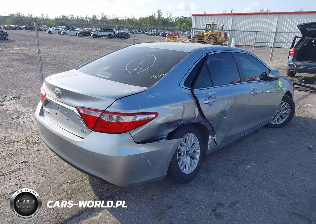 2017 Toyota Camry Le VIN:4T1BF1FK5HU346633 - 4