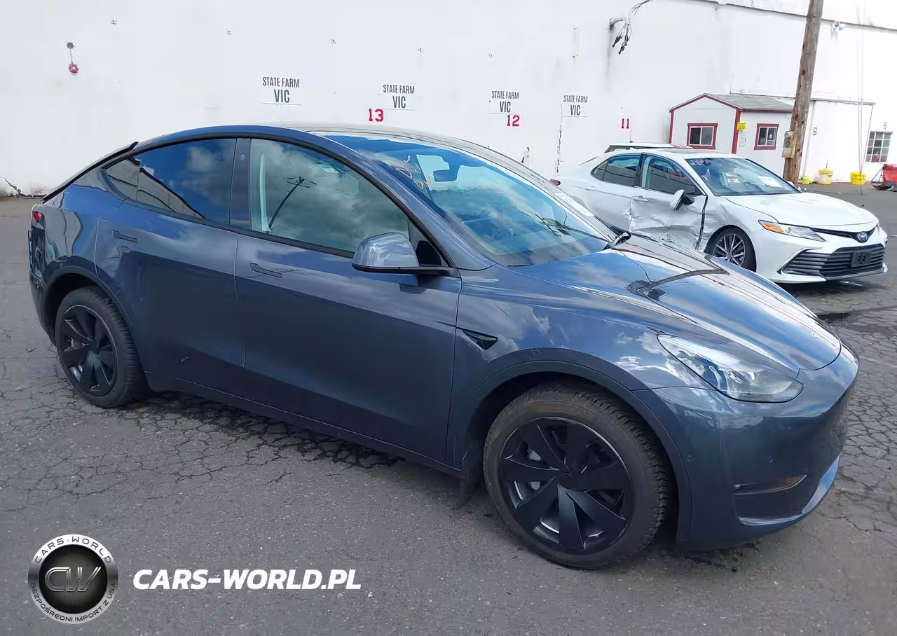 2022 Tesla Model Y Long Range Dual Motor All-Wheel Drive