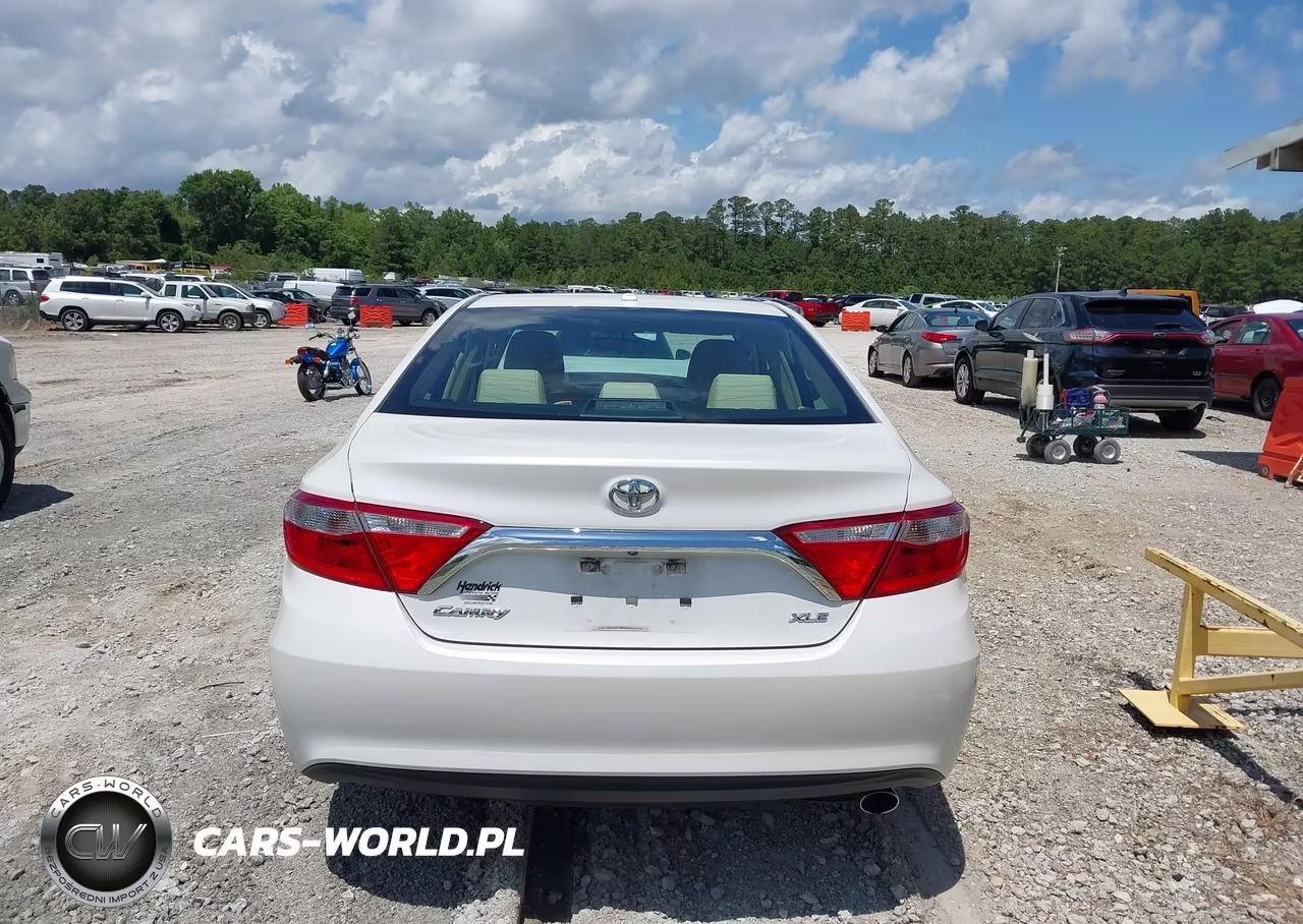 2015 Toyota Camry Xle VIN:4T1BF1FK8FU099959 - 16