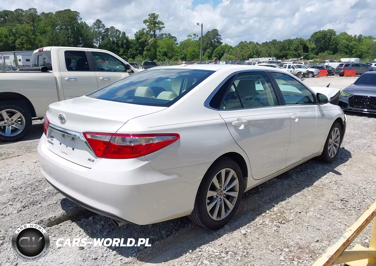 2015 Toyota Camry Xle VIN:4T1BF1FK8FU099959 - 4
