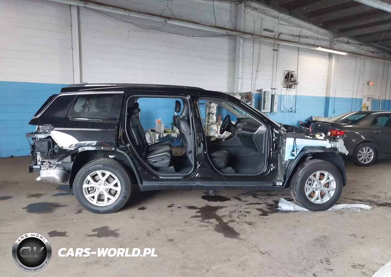 2023 Jeep Grand Cherokee L Limited 4X4 VIN:1C4RJKBG6P8733336 - 13