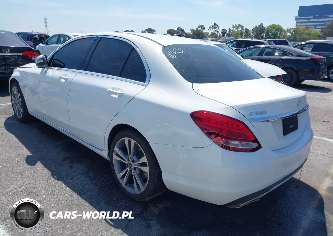 2018 Mercedes-Benz C 300 VIN:55SWF4JB7JU271476 - 3