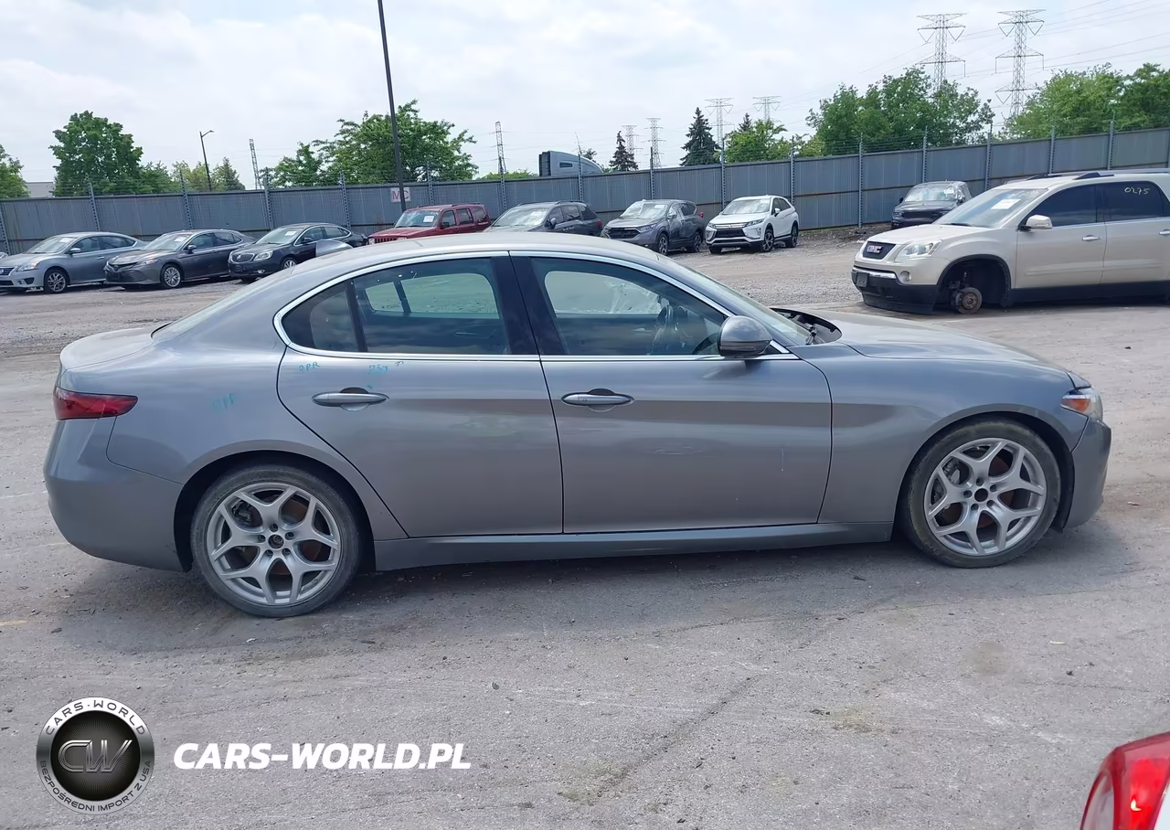 2018 Alfa Romeo Giulia Ti Rwd VIN:ZARFAECNXJ7589715 - 13
