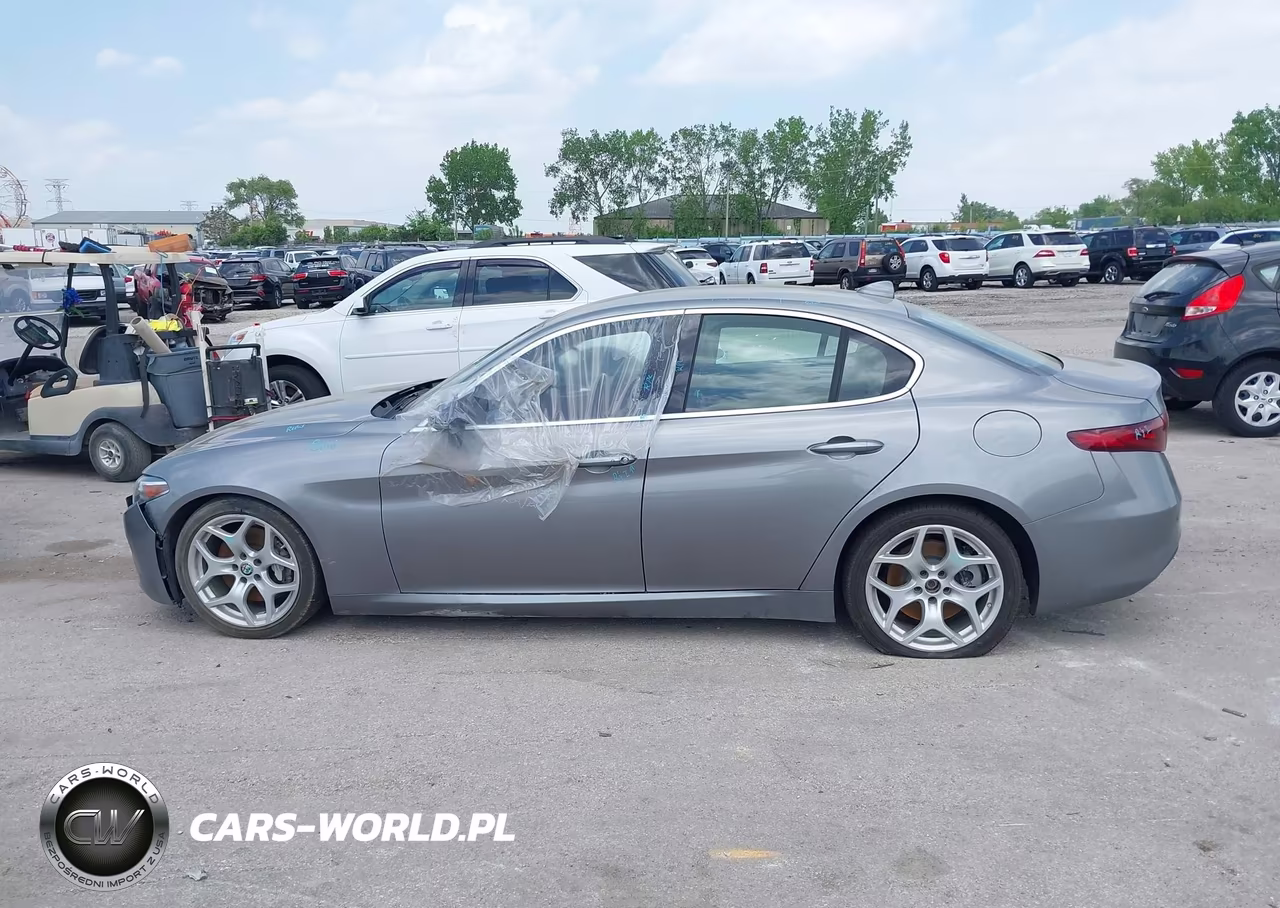 2018 Alfa Romeo Giulia Ti Rwd VIN:ZARFAECNXJ7589715 - 14