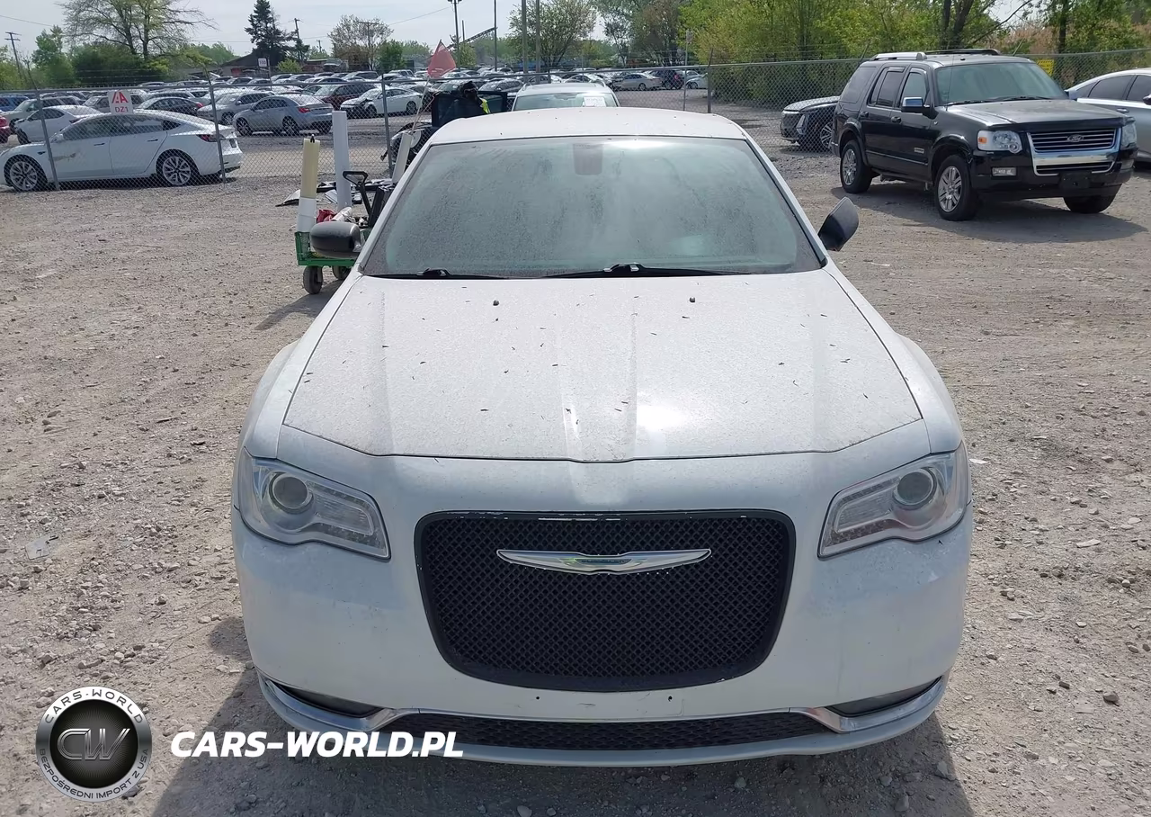 2015 Chrysler 300 Limited VIN:2C3CCARG3FH808409 - 11