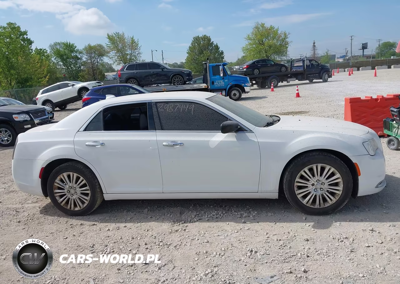 2015 Chrysler 300 Limited VIN:2C3CCARG3FH808409 - 12