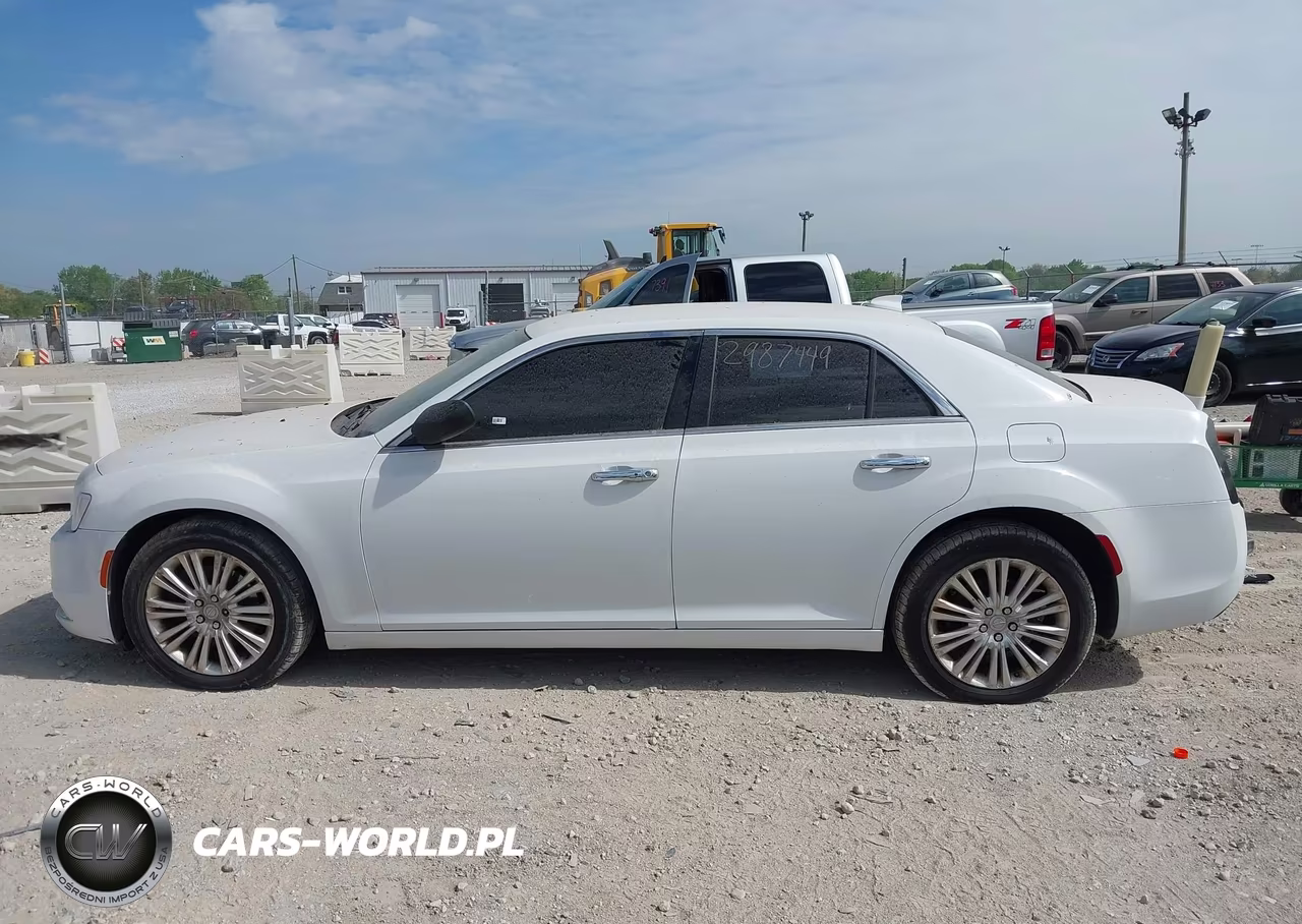 2015 Chrysler 300 Limited VIN:2C3CCARG3FH808409 - 13