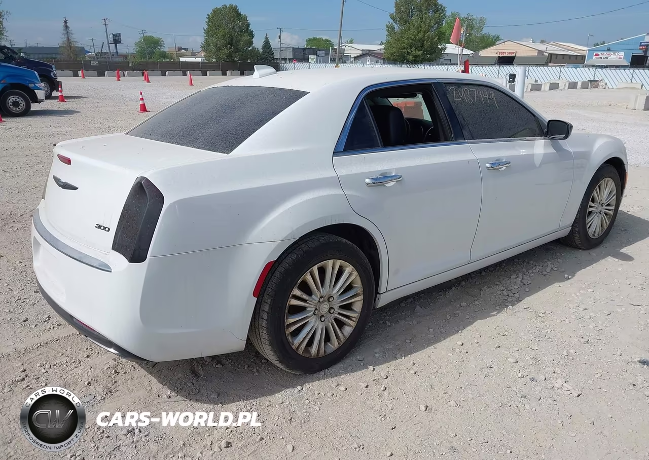 2015 Chrysler 300 Limited VIN:2C3CCARG3FH808409 - 4