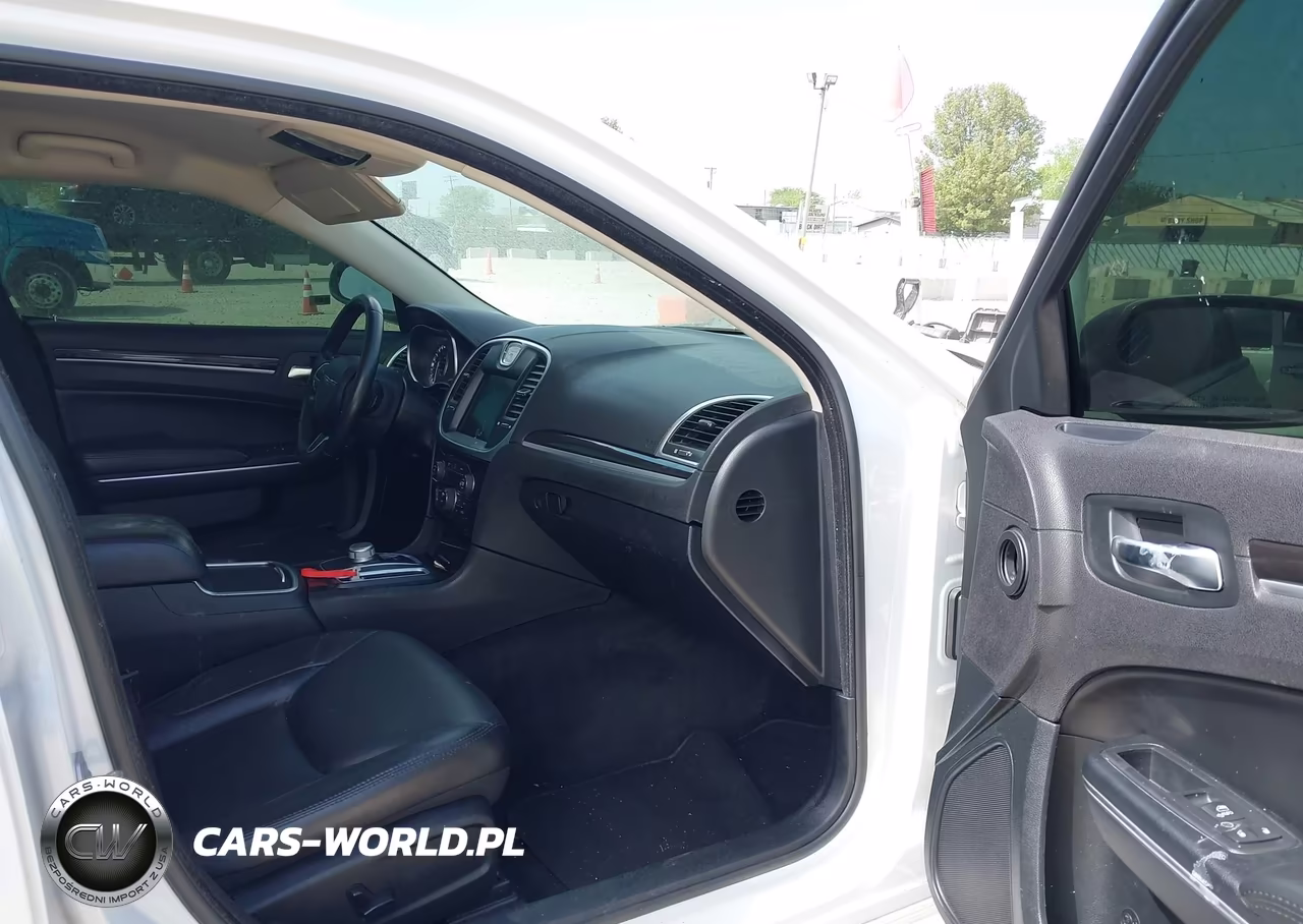 2015 Chrysler 300 Limited VIN:2C3CCARG3FH808409 - 5