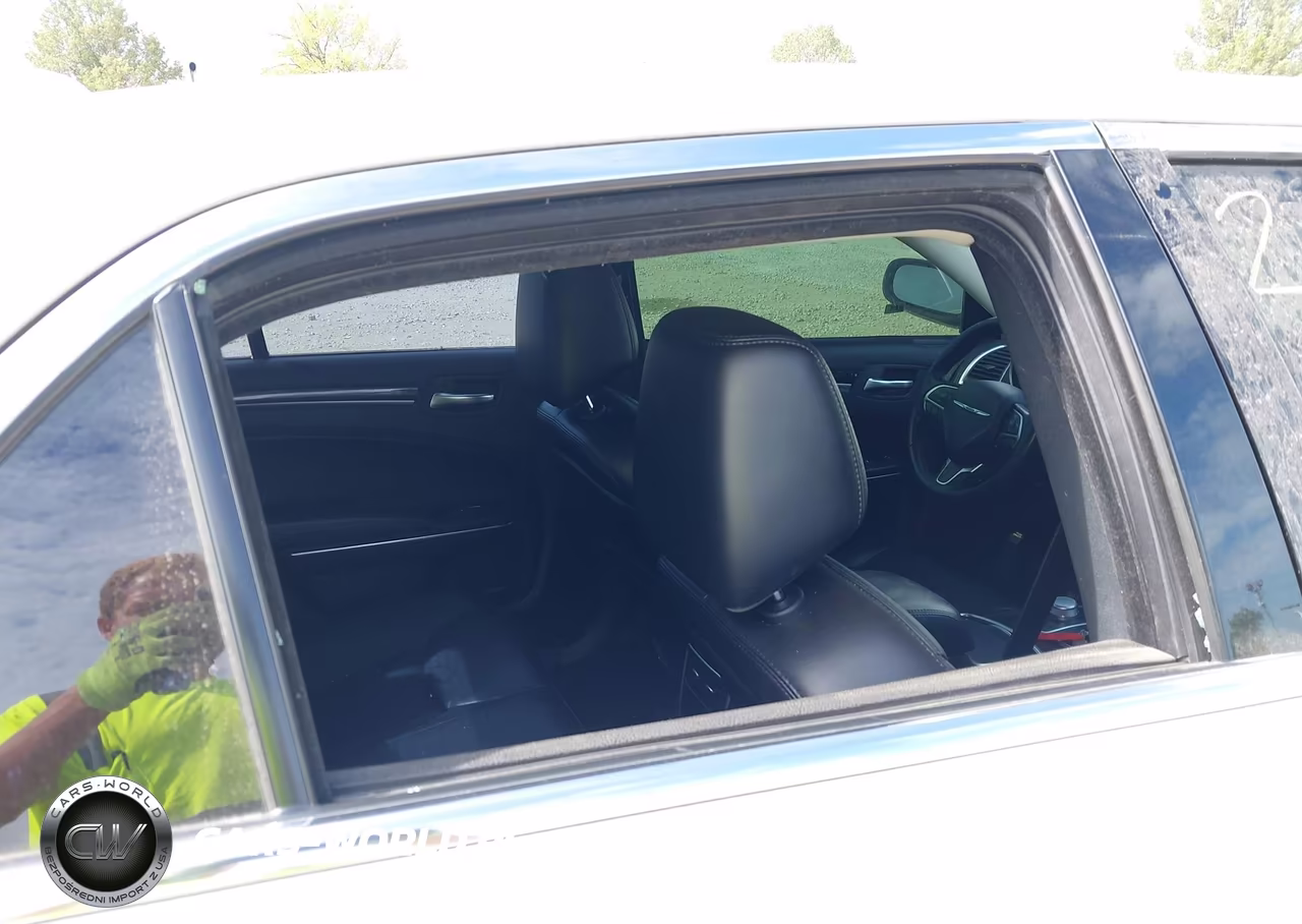 2015 Chrysler 300 Limited VIN:2C3CCARG3FH808409 - 6