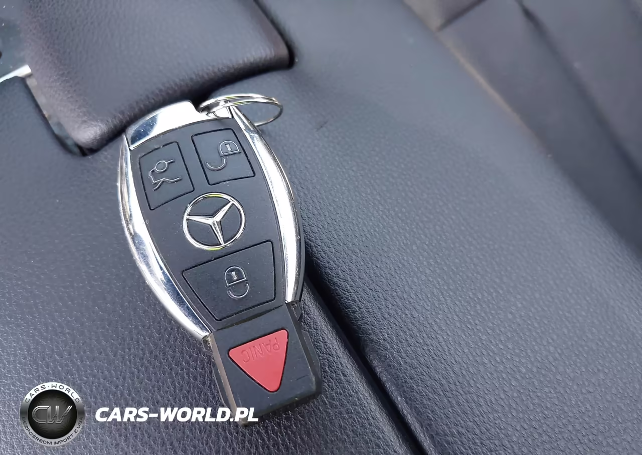 2010 Mercedes-Benz E 550 4Matic VIN:WDDHF9AB2AA147637 - 11