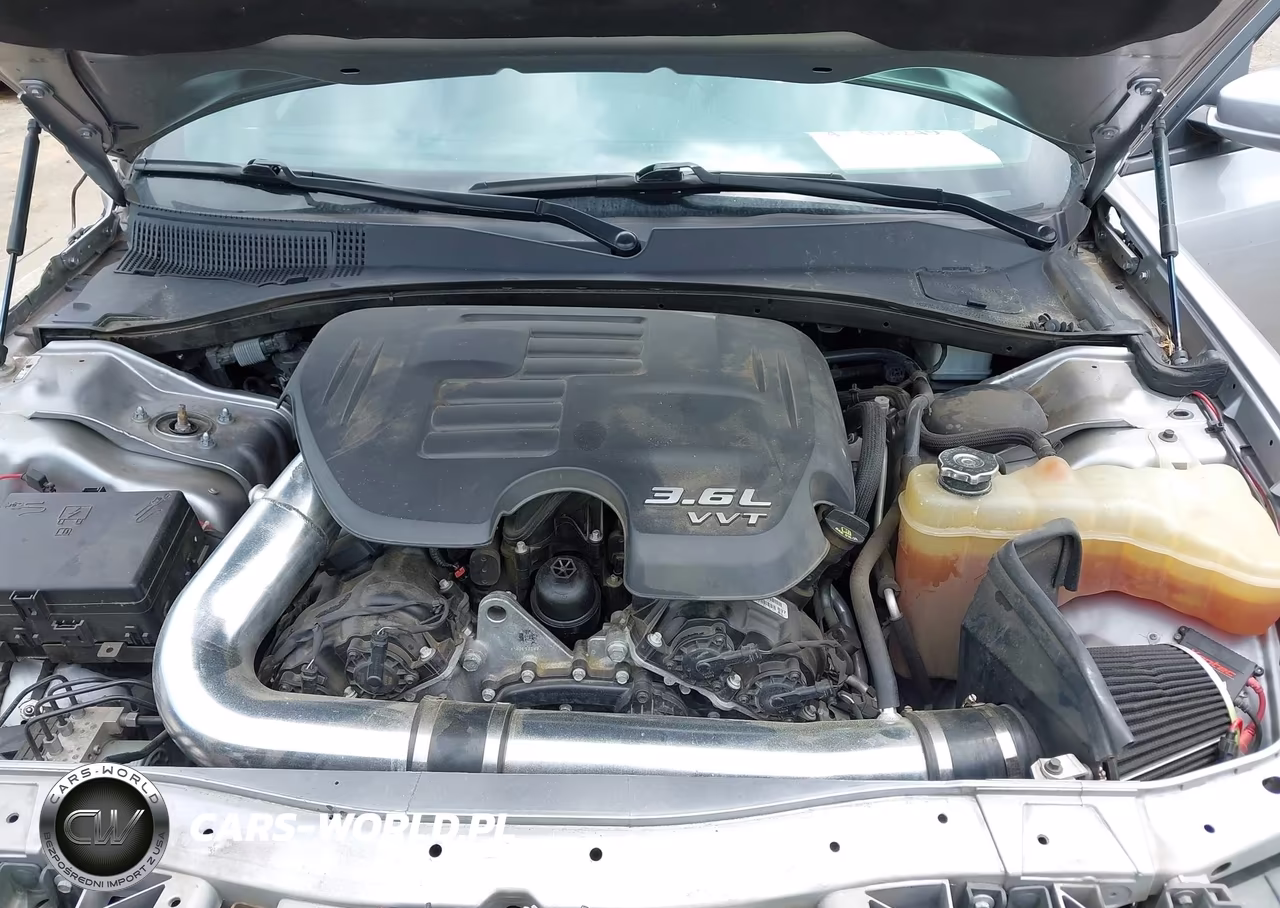 2018 Chrysler 300 300S VIN:2C3CCABG4JH264070 - 10