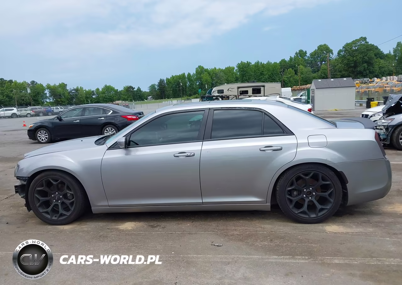2018 Chrysler 300 300S VIN:2C3CCABG4JH264070 - 15