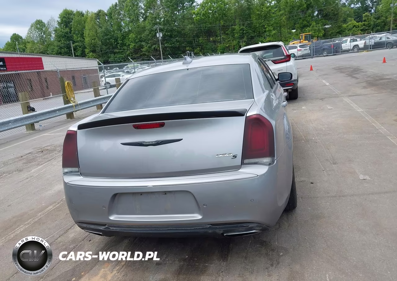 2018 Chrysler 300 300S VIN:2C3CCABG4JH264070 - 17