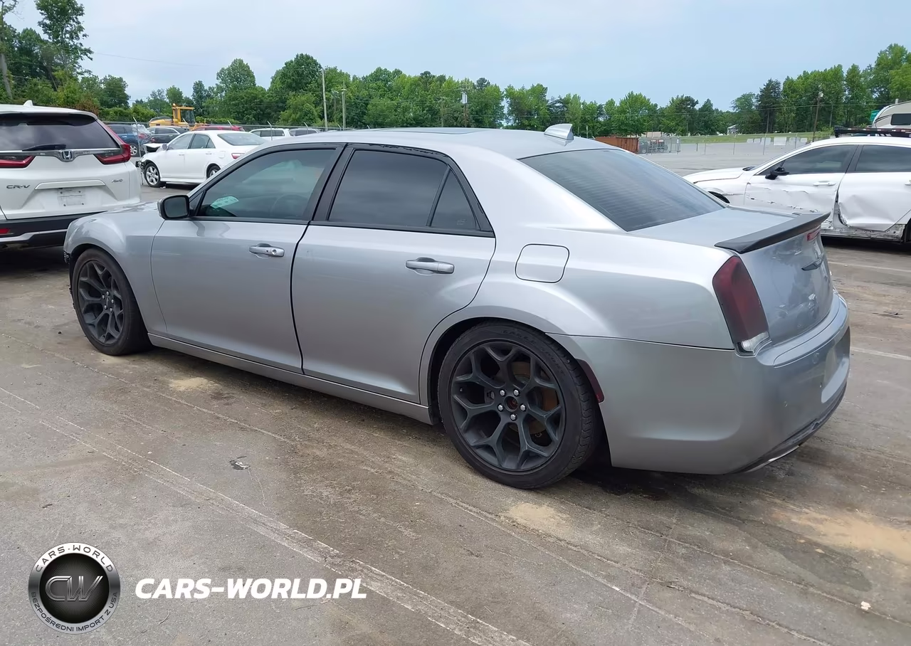 2018 Chrysler 300 300S VIN:2C3CCABG4JH264070 - 3