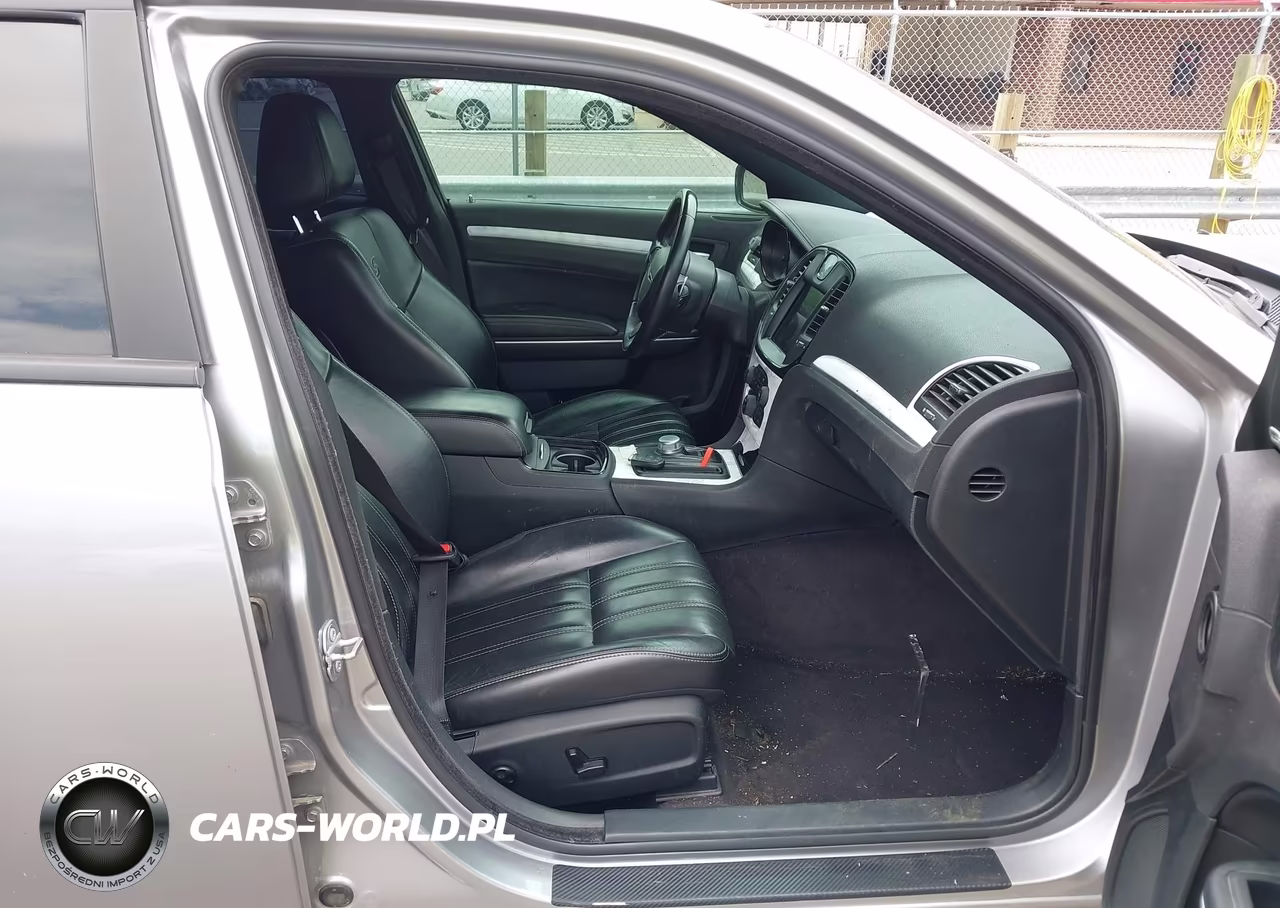 2018 Chrysler 300 300S VIN:2C3CCABG4JH264070 - 5