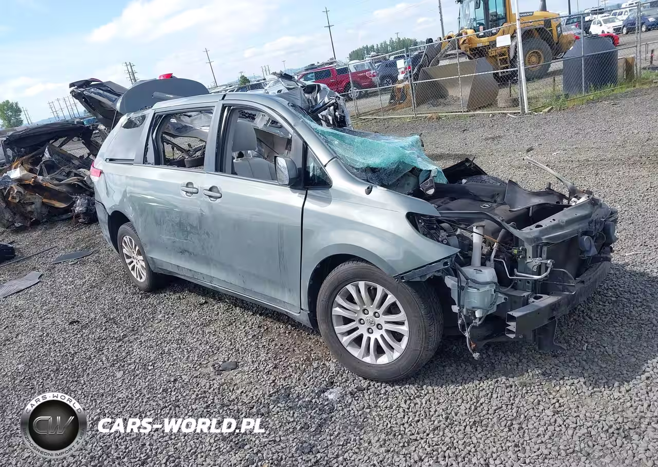 2013 Toyota Sienna Xle V6 8 Passenger