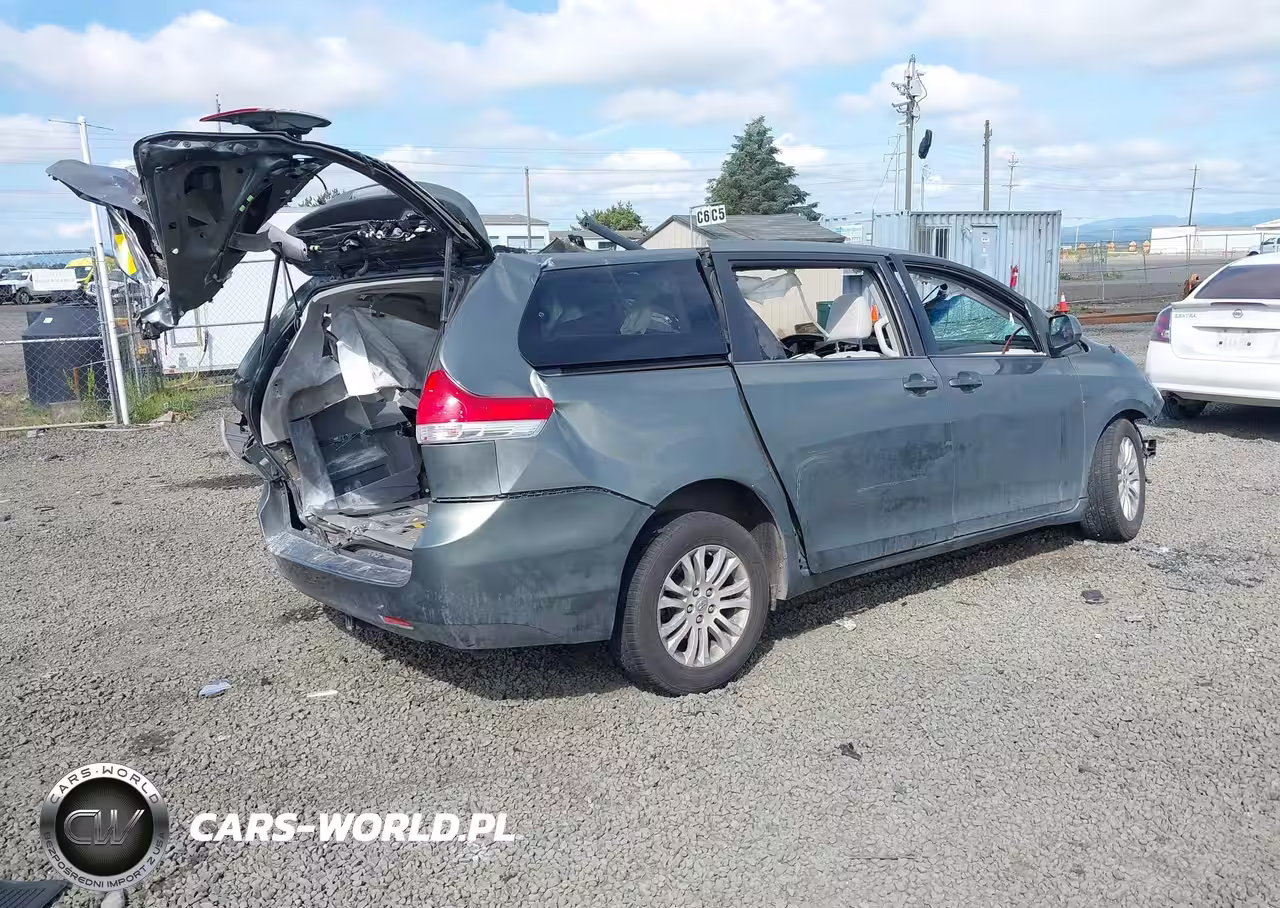 2013 Toyota Sienna Xle V6 8 Passenger VIN:5TDYK3DC8DS389685 - 4
