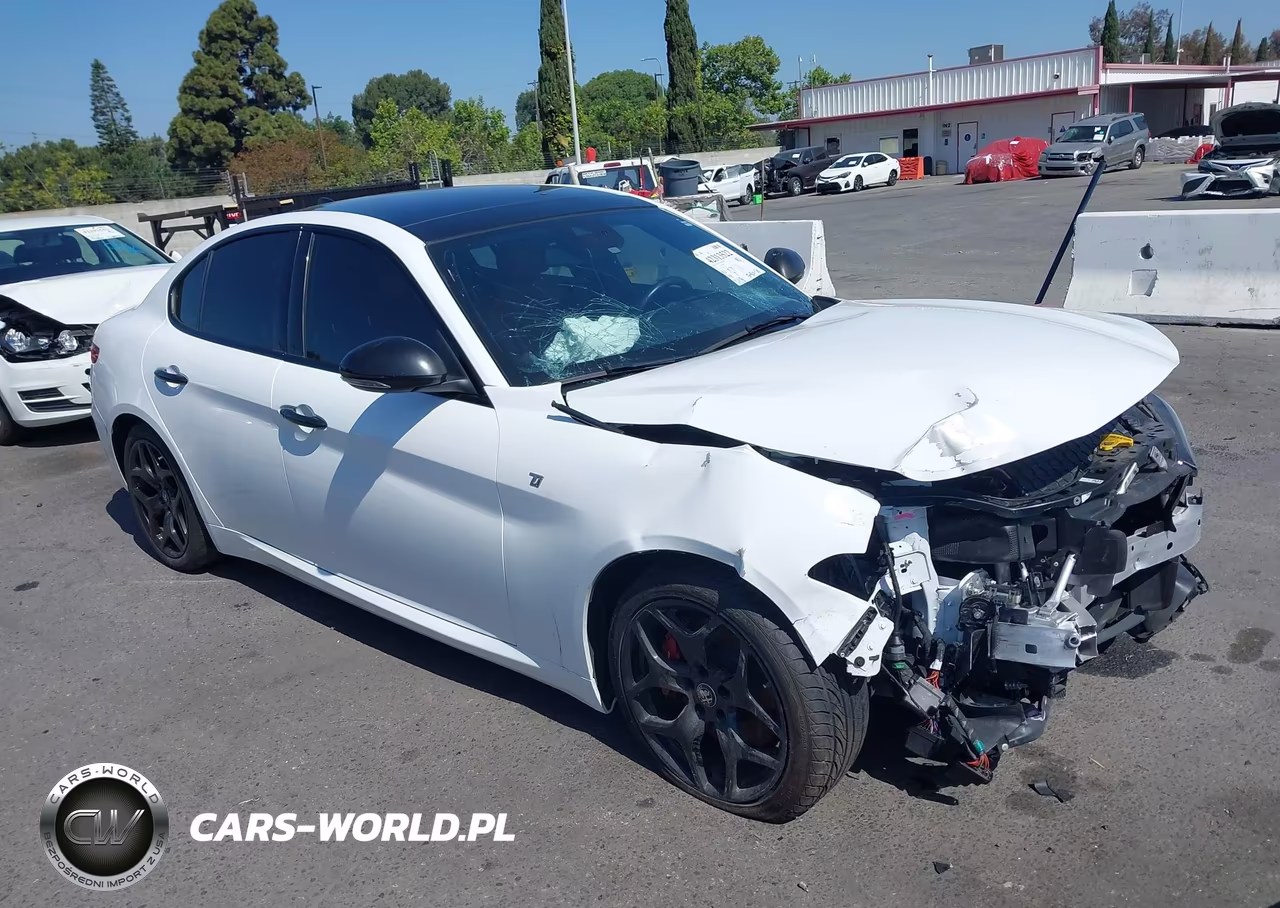 2022 Alfa Romeo Giulia Ti Rwd – zdjęcie 1 z 17