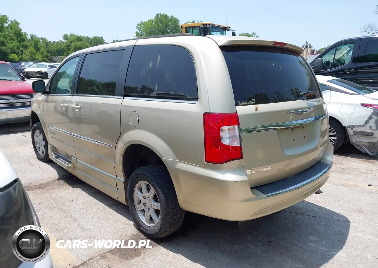 2011 Chrysler Town & Country Touring VIN:2A4RR5DG5BR615308 - 3