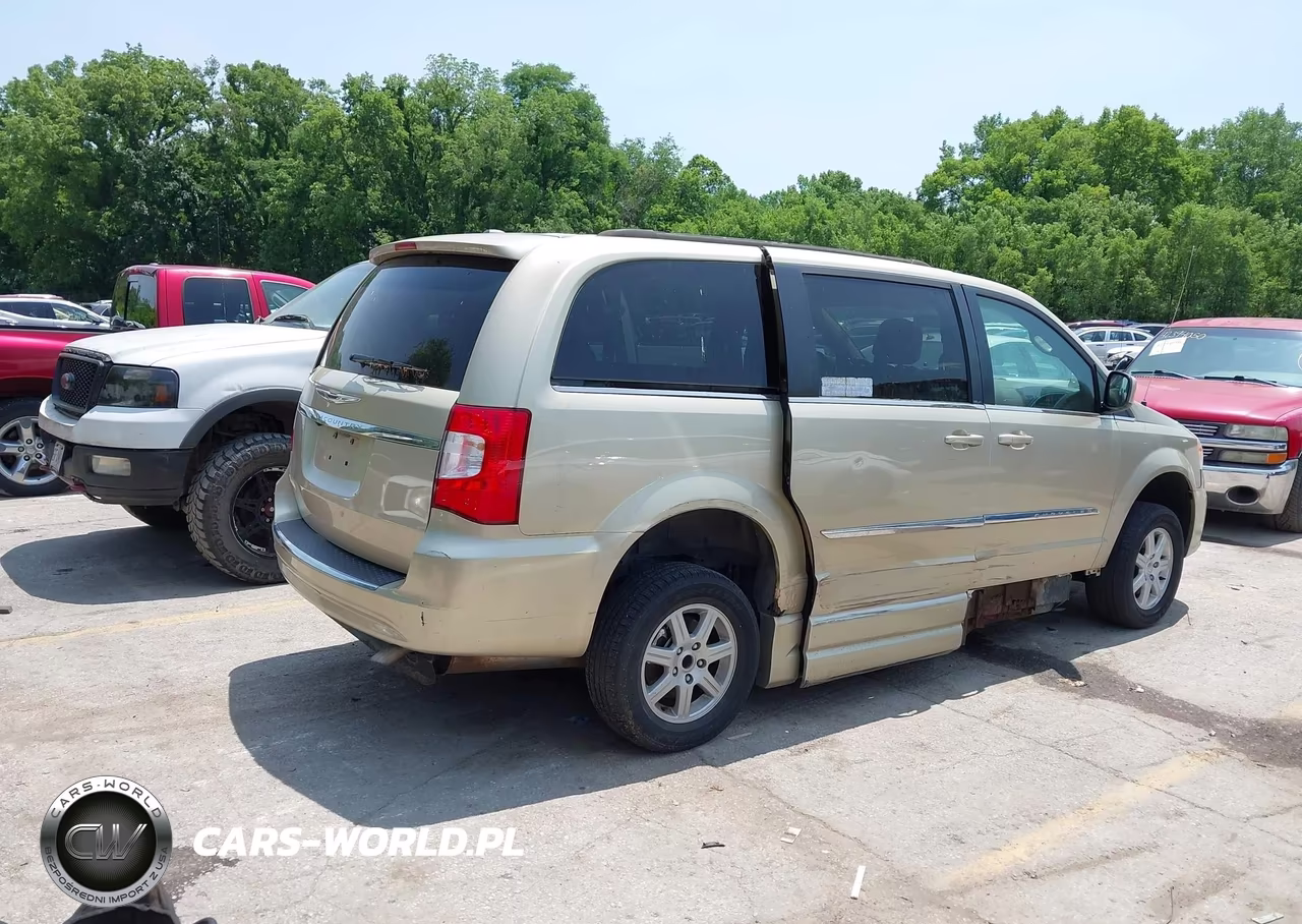 2011 Chrysler Town & Country Touring VIN:2A4RR5DG5BR615308 - 4