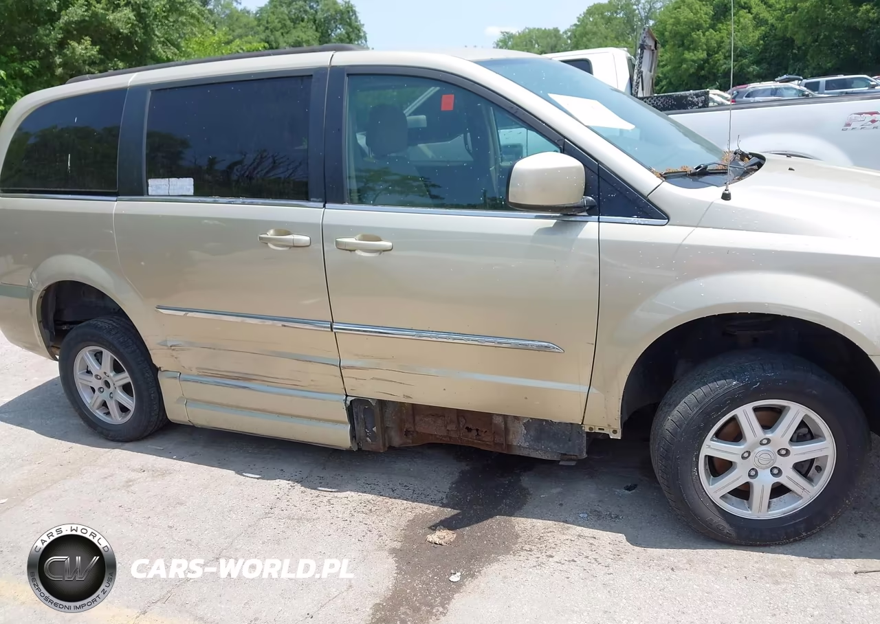 2011 Chrysler Town & Country Touring VIN:2A4RR5DG5BR615308 - 6
