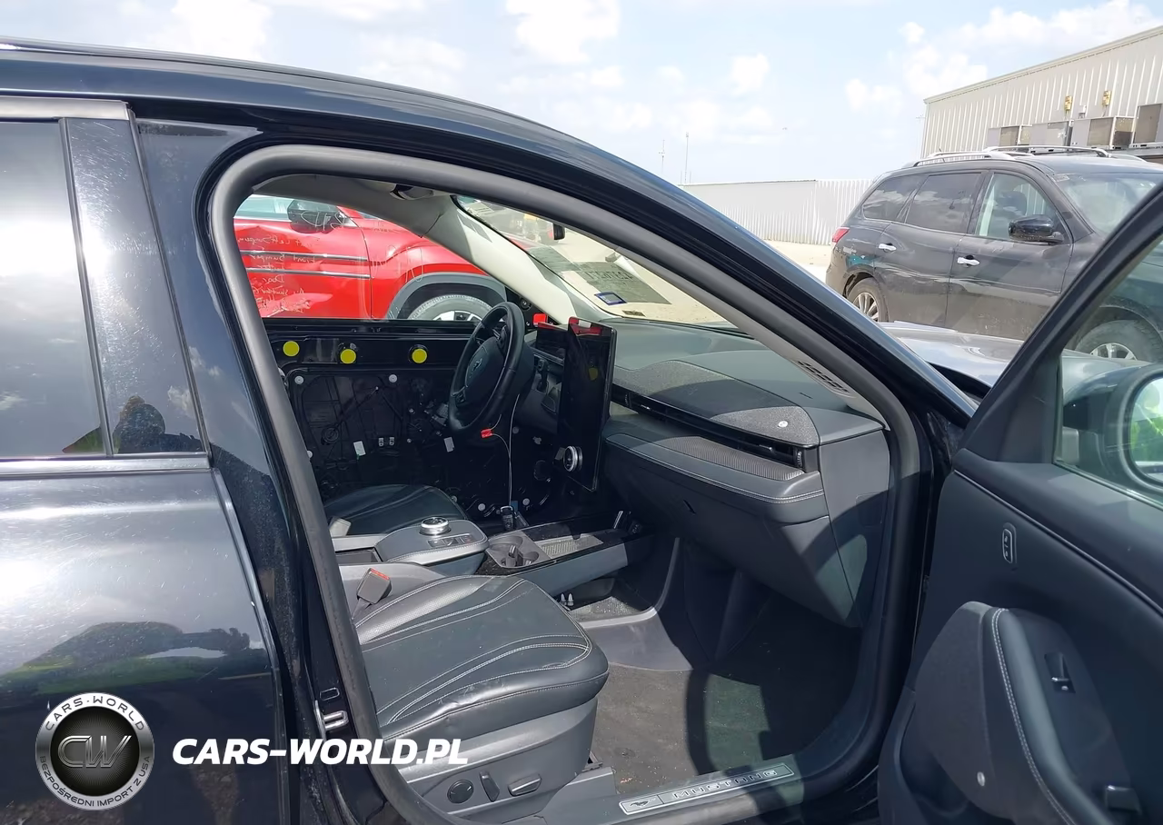 2023 Ford Mustang Mach-E Premium VIN:3FMTK3SU4PMA69818 - 5