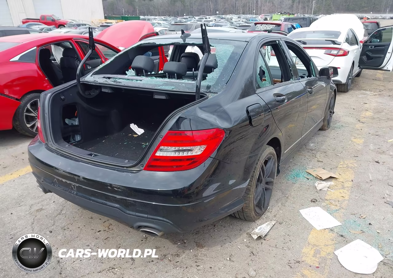 2013 Mercedes-Benz C 300 Luxury 4Matic-Sport 4Matic VIN:WDDGF8AB3DA811048 - 4