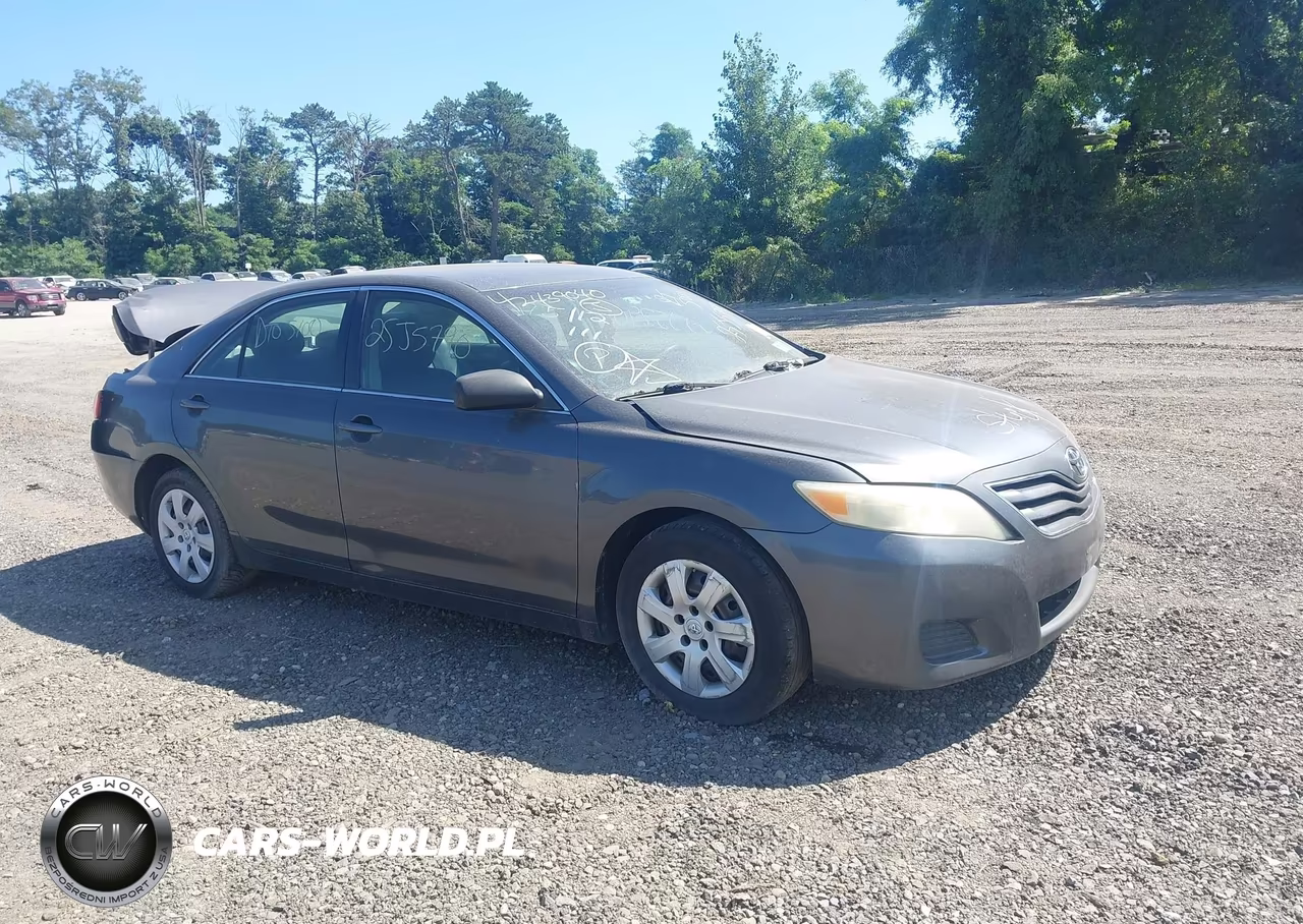 2010 Toyota Camry Le – zdjęcie 1 z 11
