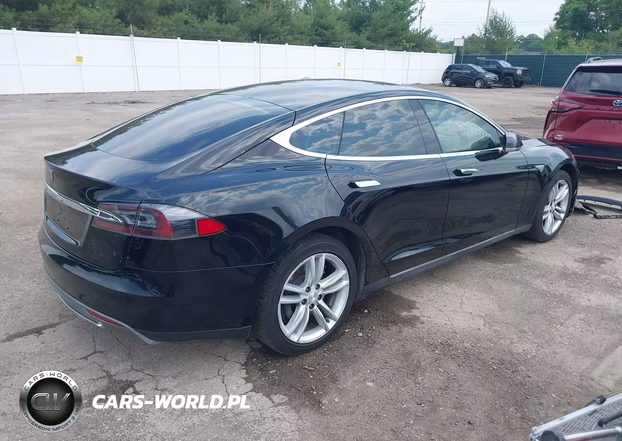 2013 Tesla Model S VIN:5YJSA1CG1DFP07524 - 4
