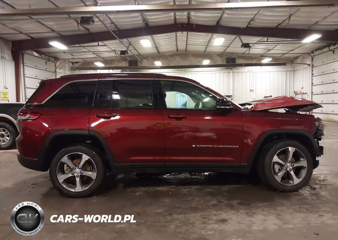 2025 Jeep Grand Cherokee Limited 4X4 VIN:1C4RJHBG0SC309630 - 12