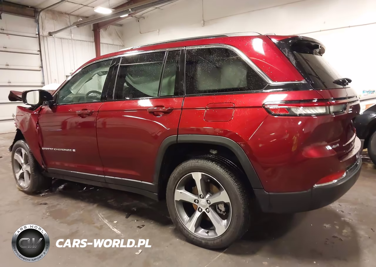 2025 Jeep Grand Cherokee Limited 4X4 VIN:1C4RJHBG0SC309630 - 13