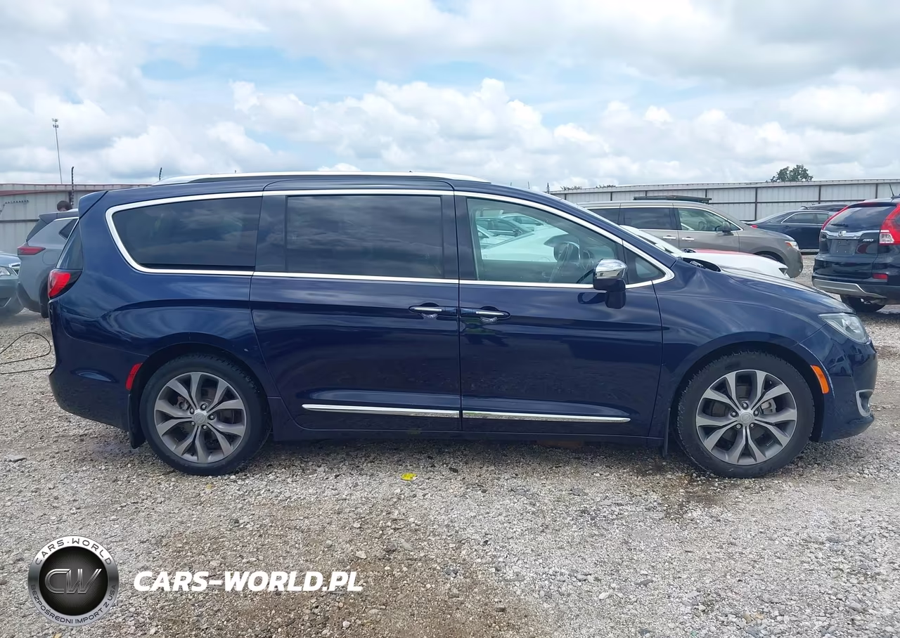 2018 Chrysler Pacifica Limited VIN:2C4RC1GG5JR234519 - 13