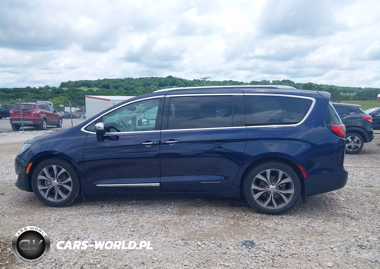 2018 Chrysler Pacifica Limited VIN:2C4RC1GG5JR234519 - 14