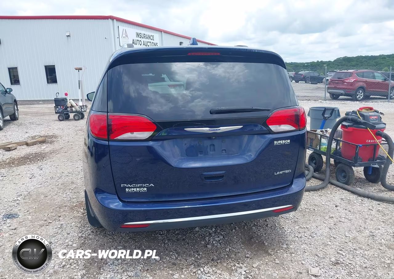2018 Chrysler Pacifica Limited VIN:2C4RC1GG5JR234519 - 16
