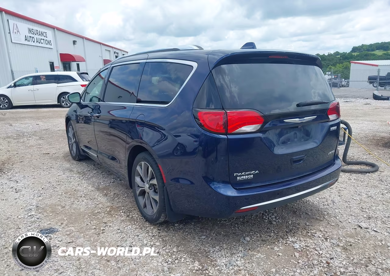 2018 Chrysler Pacifica Limited VIN:2C4RC1GG5JR234519 - 3