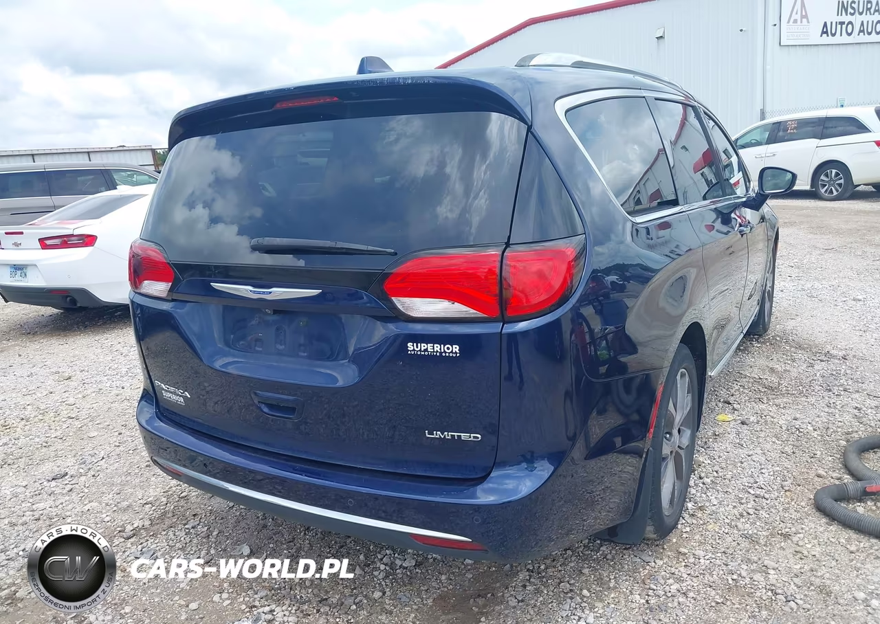2018 Chrysler Pacifica Limited VIN:2C4RC1GG5JR234519 - 4