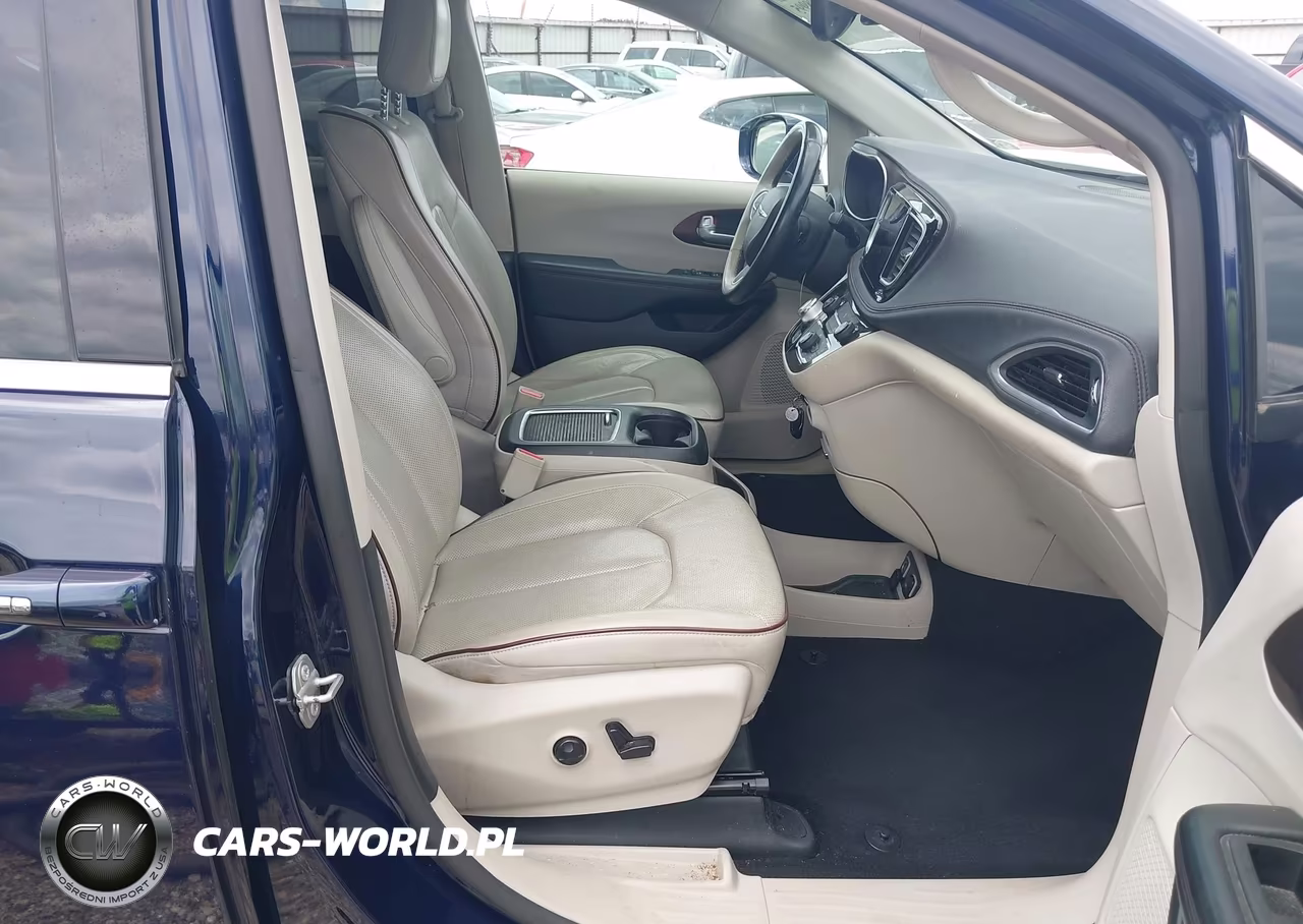 2018 Chrysler Pacifica Limited VIN:2C4RC1GG5JR234519 - 5